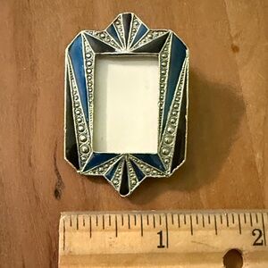 Elegant Blue and Silver Photo Frame Pin